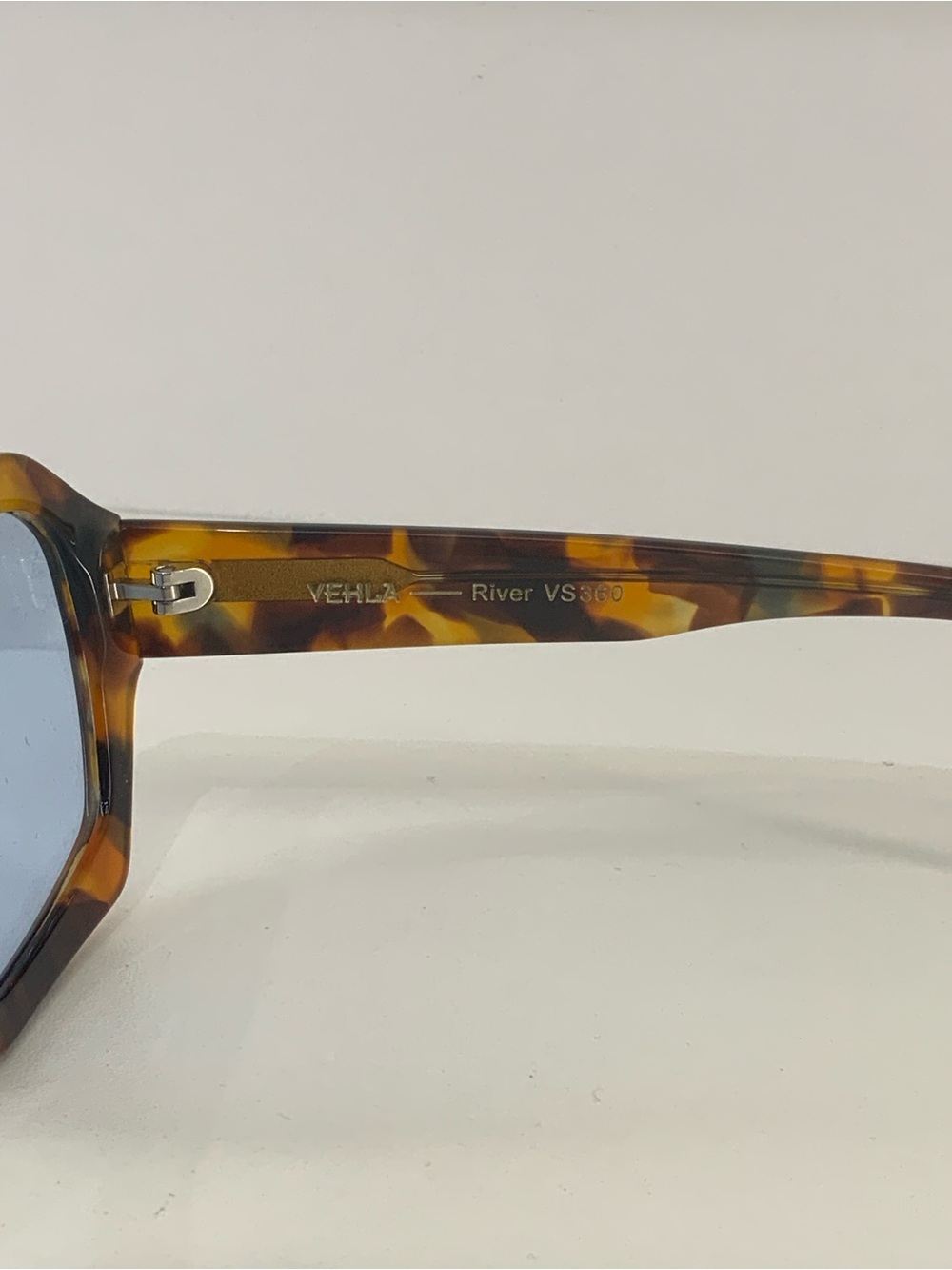 VEHLA Aviator Sunglasses W/ Case - Picture 7 of 7